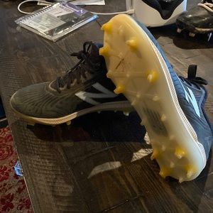 New Balance Comp Molded Cleats sz 6